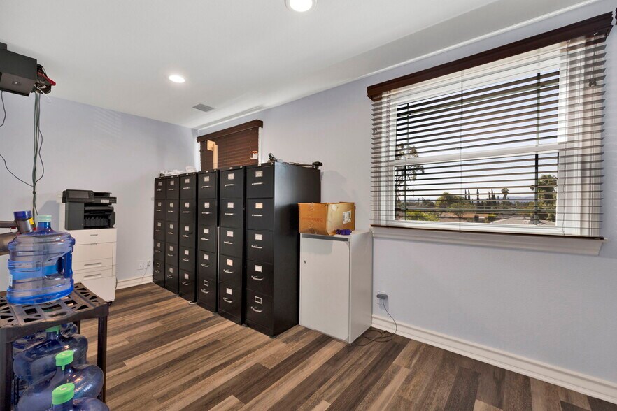 More Photos Of 620 W Foothill Blvd, Monrovia Office For Sale