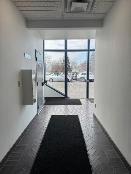 More Photos Of 146 N Lake St, Forest Lake Medical For Lease