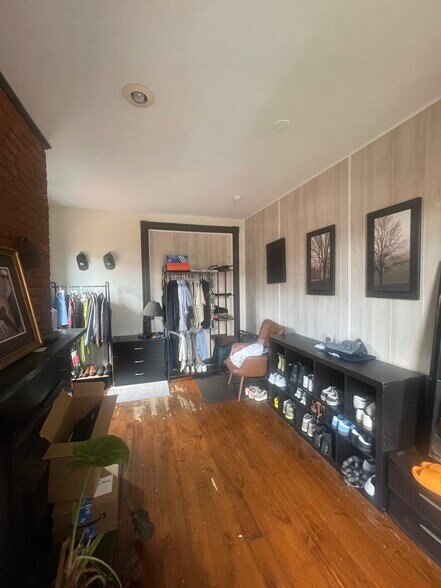 More Photos Of 5817 Ellsworth Ave, Pittsburgh Storefront Retail Office For Lease