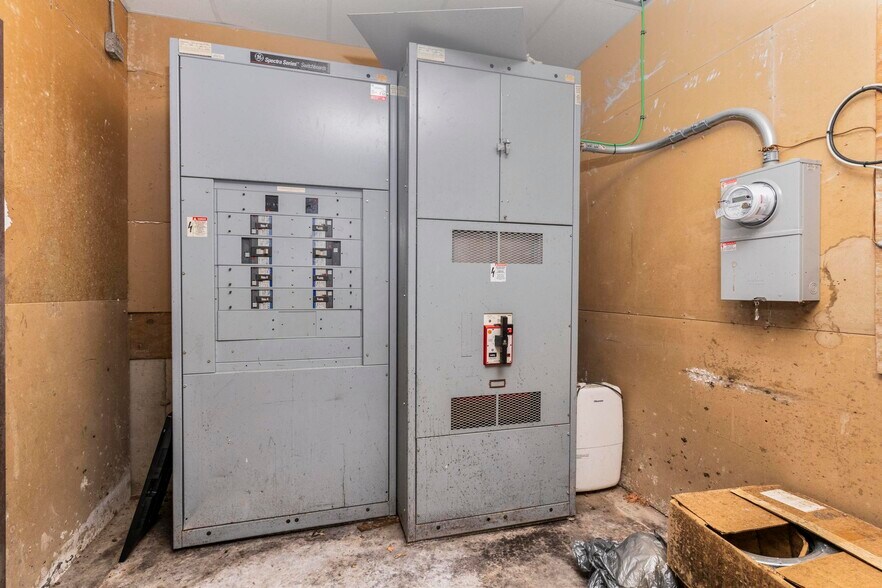 More Photos Of 814-850- Derby Ave, Seymour Unknown For Lease