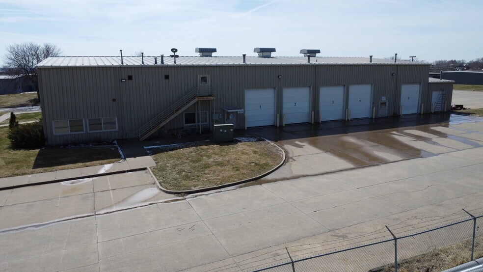 More Photos Of 3408 101st St, Urbandale Truck Terminal For Sale