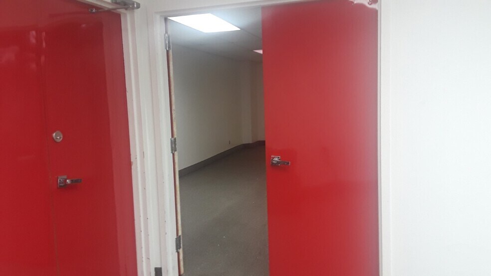 More Photos Of 13499 Biscayne Blvd, Miami Coworking Space