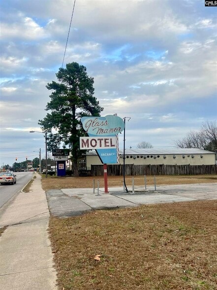 More Photos Of 5810 N Main St, Columbia Hotel For Sale