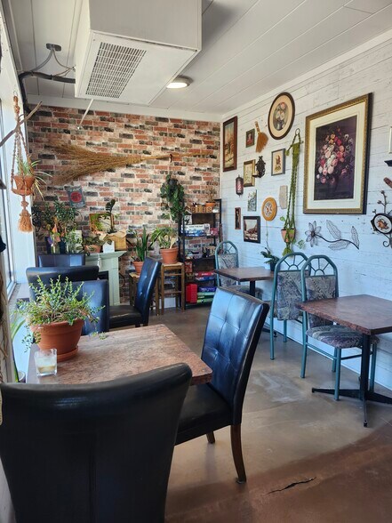 More Photos Of 123 County Road 34, Kingsville Restaurant For Sale