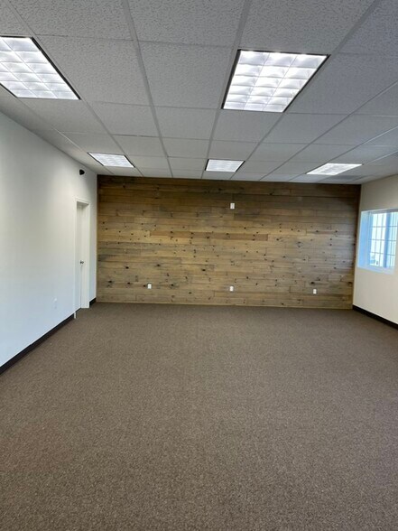More Photos Of 325 Tech Way, Grants Pass Warehouse For Lease