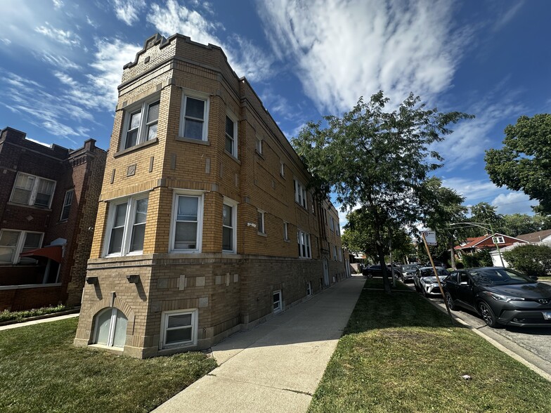 Primary Photo Of 3100 N LeClaire Ave, Chicago Apartments For Sale