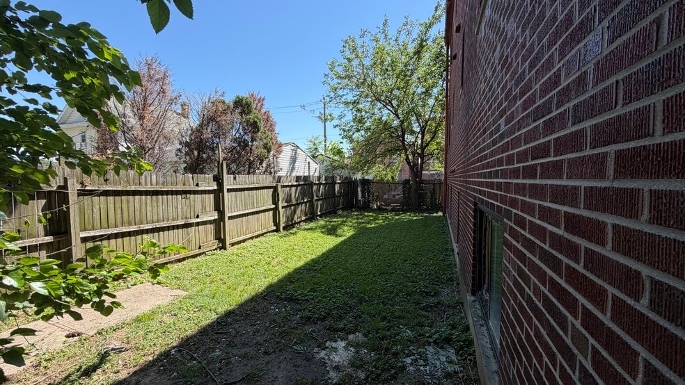 More Photos Of 2072 Elm Ave, Cincinnati Apartments For Sale