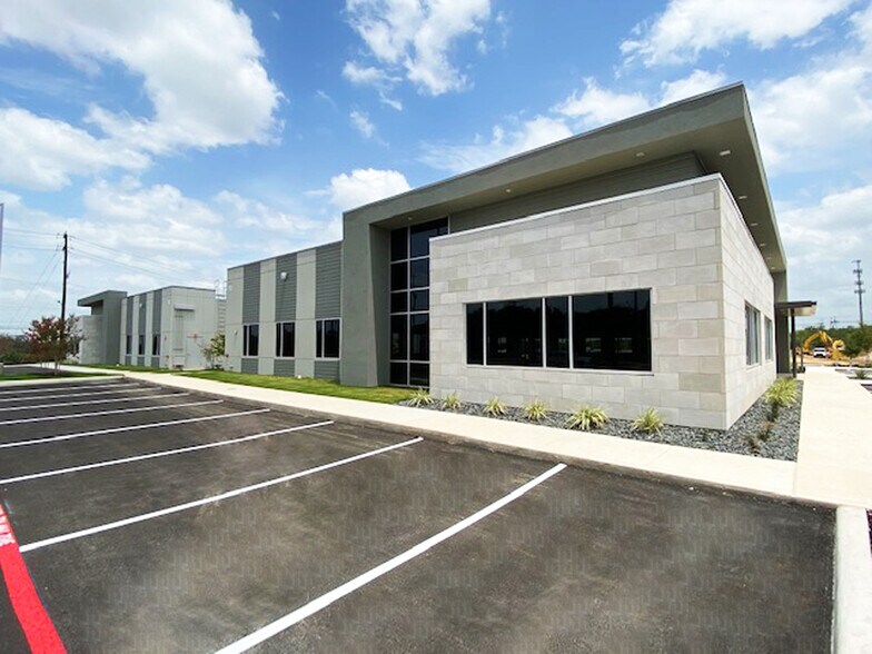 More Photos Of 4318 De Zavala Rd, San Antonio Unknown For Lease