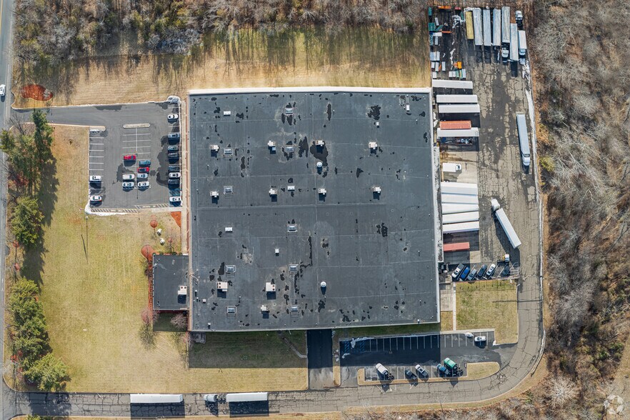 More Photos Of 101 Cottontail Ln, Somerset Warehouse For Lease