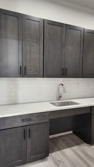 More Photos Of 1325 Main St, Katy Unknown For Lease