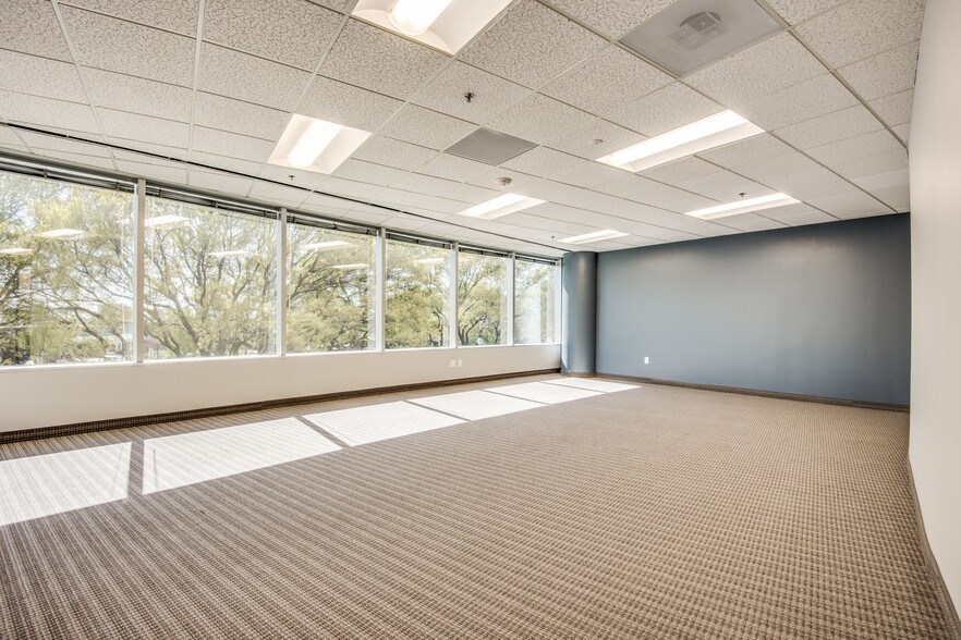 More Photos Of 14800 Landmark Blvd, Dallas Office For Lease