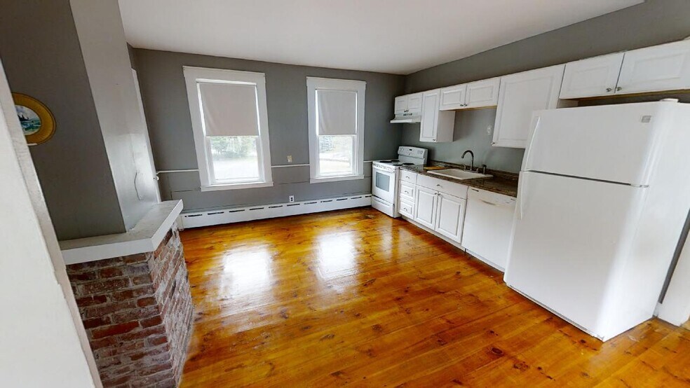 More Photos Of 763 Massachusetts Ave, Lunenburg General Retail For Sale