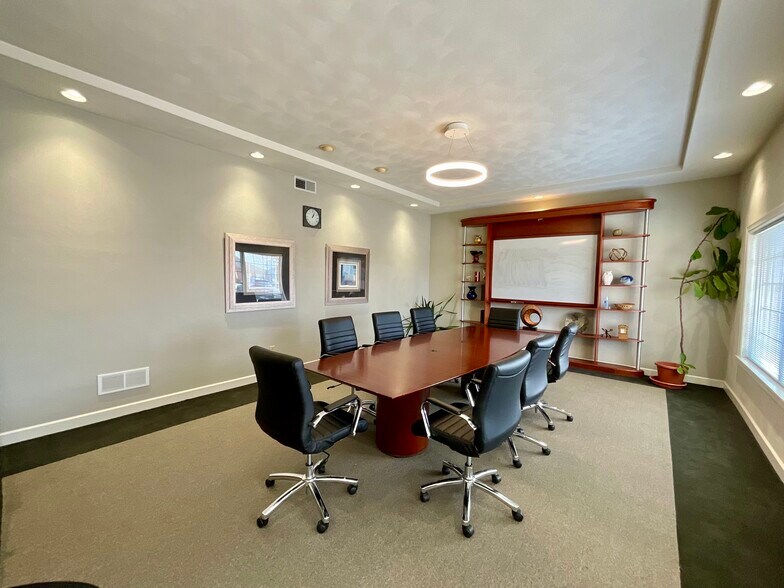 More Photos Of 784 Wall St, O'Fallon Office For Sale