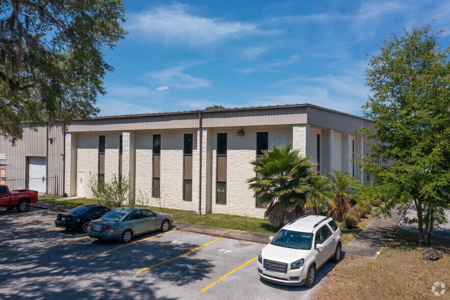 Primary Photo Of 3601 Parkway Blvd, Leesburg Distribution For Lease