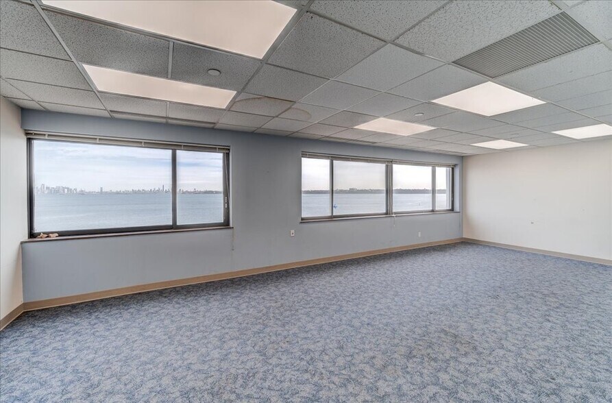 More Photos Of 1 Edgewater St, Staten Island Office For Lease