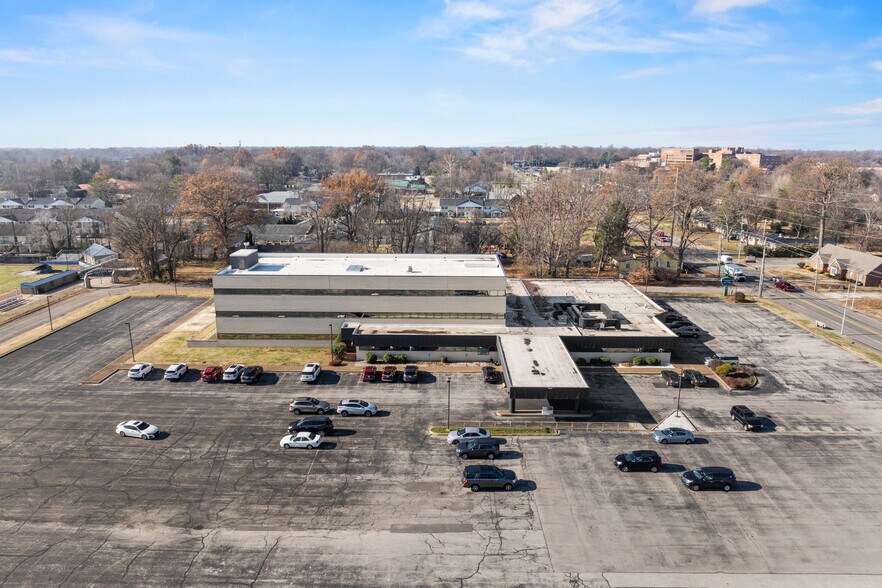 More Photos Of 4411 Washington Ave, Evansville Medical For Sale