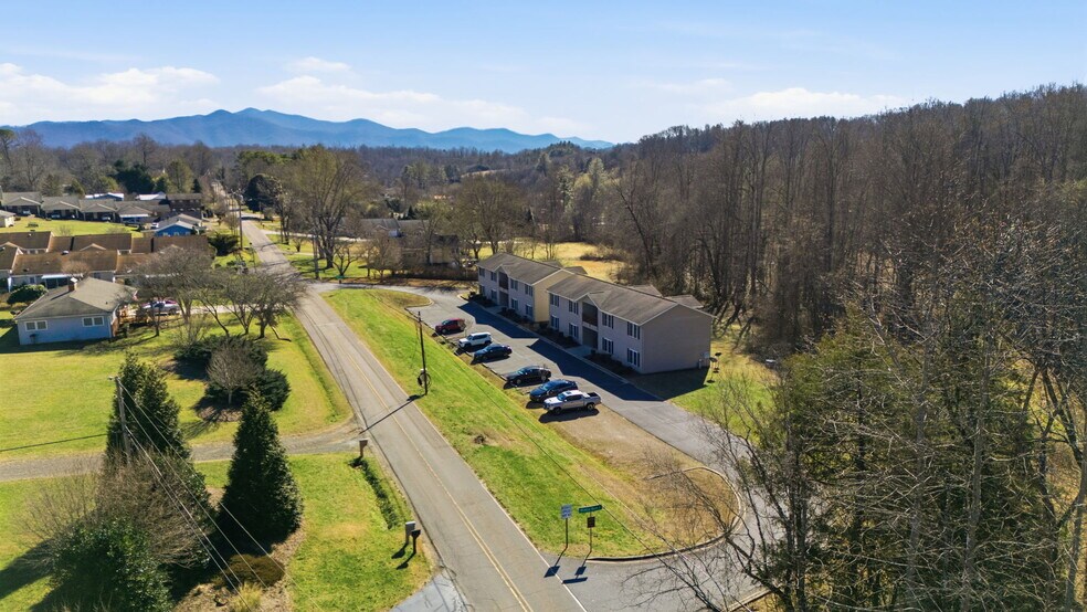 More Photos Of 520 Baird Cove Rd, Franklin Apartments For Sale