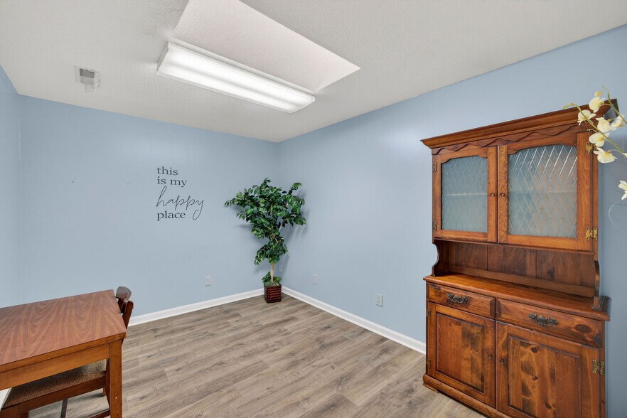 More Photos Of 104-H N Kerr Ave, Wilmington Office For Sale