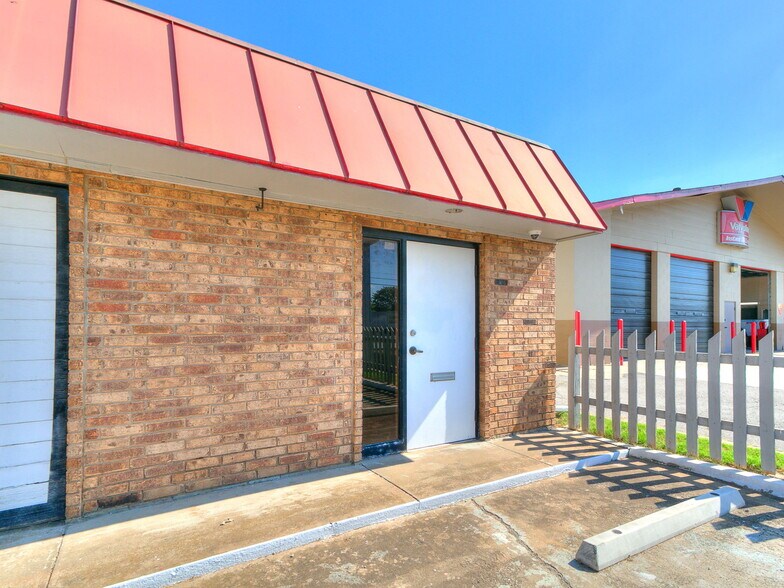 More Photos Of 6700 S Western Ave, Oklahoma City Office For Sale
