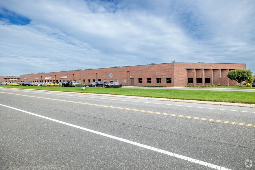 More Photos Of 701 Koehler Ave, Ronkonkoma Distribution For Lease