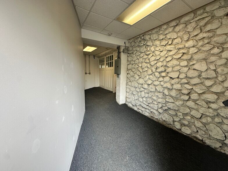 More Photos Of 2 Schoolhouse Rd, Pine Island Loft Creative Space For Lease