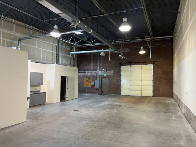 More Photos Of 1075 Ford St, Colorado Springs Warehouse For Lease