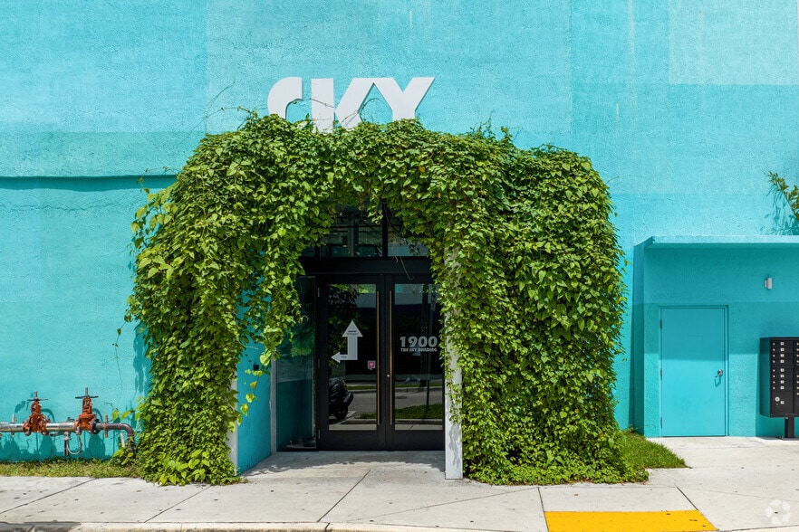 More Photos Of 1900 NE Miami Ct, Miami Office For Lease