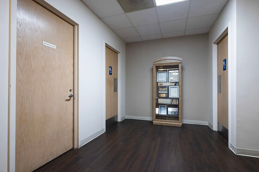 More Photos Of 705 Keystone Ct, Fayetteville Office For Lease