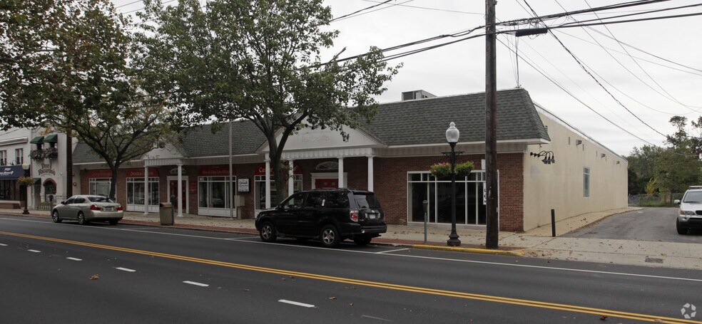 More Photos Of 72 E Main St, Babylon Storefront For Lease