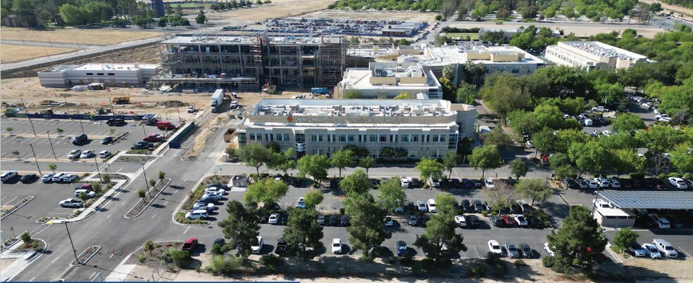 More Photos Of 300 Old River Rd, Bakersfield Medical For Lease