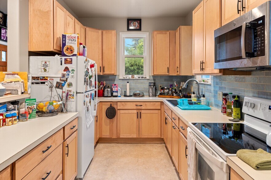 More Photos Of 1527 8th St, Alameda Apartments For Sale