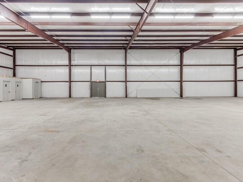 More Photos Of 18608 NE 23rd St, Harrah Light Distribution For Lease