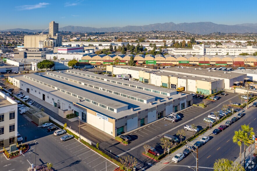 More Photos Of 2000-2032 Camfield Ave, Commerce Warehouse For Lease