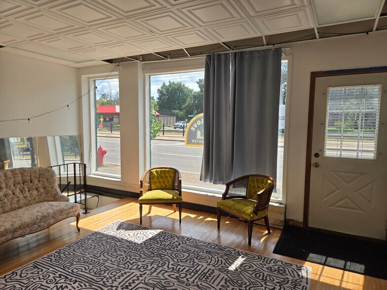 More Photos Of 1679-1681 W University Ave, Saint Paul Storefront For Sale