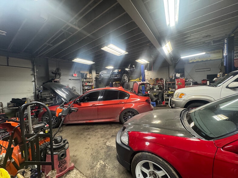 More Photos Of 27 Lockwood Rd, Bay Shore Warehouse For Sale