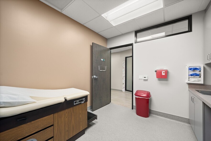 More Photos Of 15944 Los Serranos Country Club Dr, Chino Hills Coworking Space