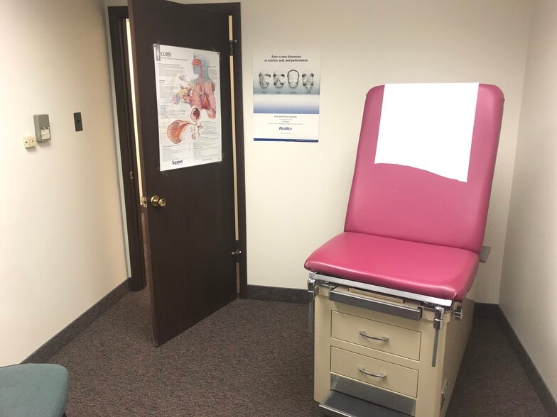 More Photos Of 227 N Jefferson St, New Castle Medical For Sale