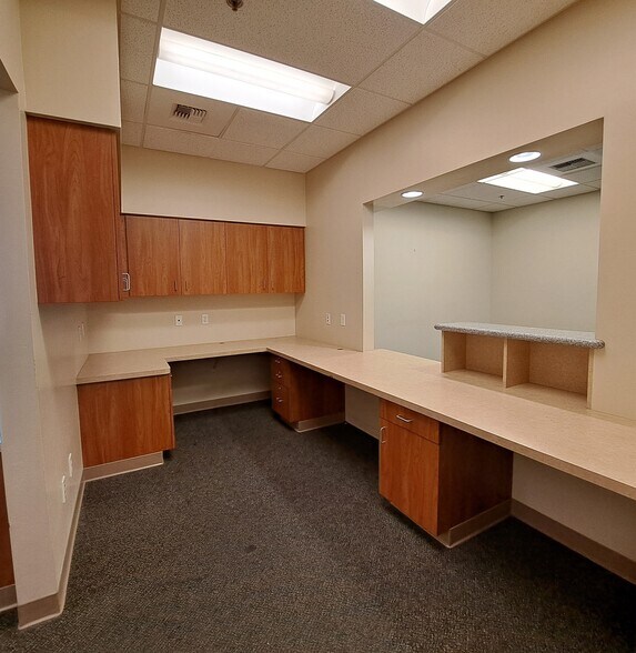 More Photos Of 9900 Stockdale Hwy, Bakersfield Medical For Sale