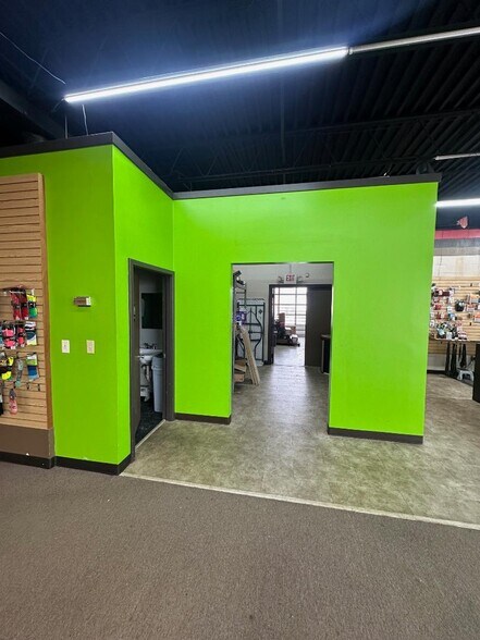 More Photos Of 1309 S High School Rd, Indianapolis Auto Repair For Sale