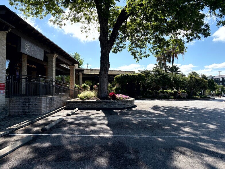 More Photos Of 5800 Broadway St, San Antonio Unknown For Lease