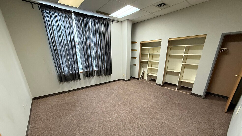 More Photos Of 574 Erin St, Winnipeg Office For Lease
