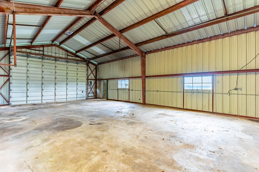More Photos Of 1021 Grove st, Kaufman Warehouse For Sale