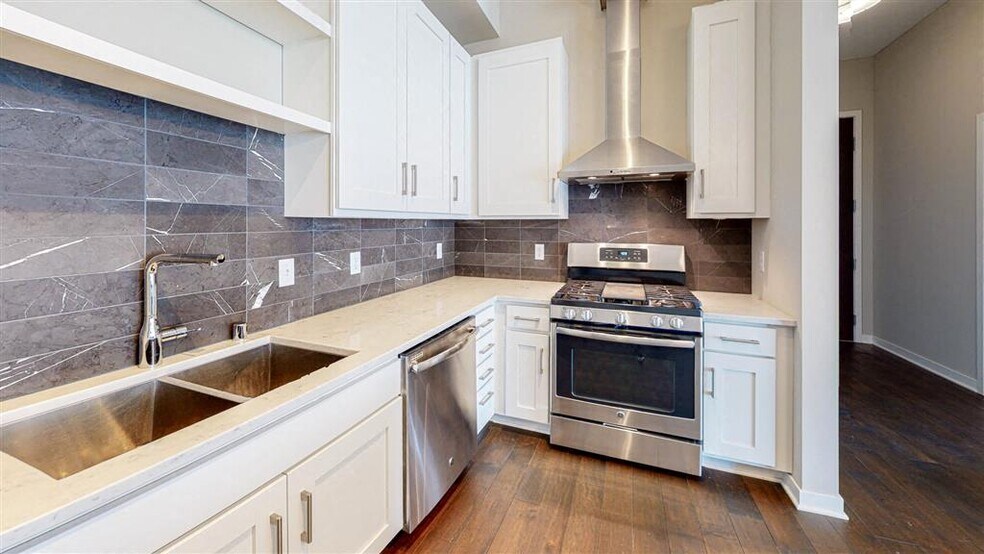 More Photos Of 10 2nd St SE, Minneapolis Apartments For Lease