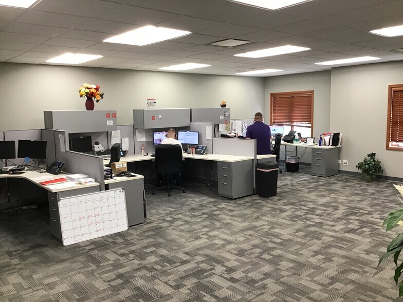 More Photos Of 3 Executive Ct, South Barrington Medical For Lease