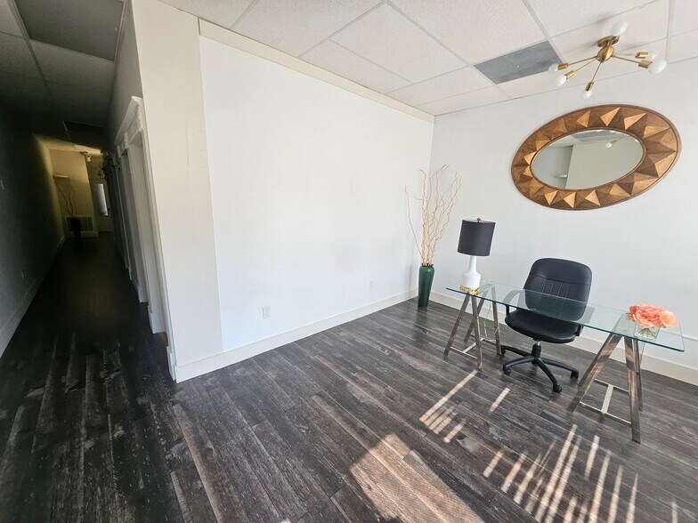 More Photos Of 1047 S Big Bend Blvd, Saint Louis Storefront Retail Office For Lease