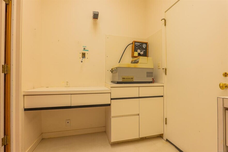 More Photos Of 8 Prospect St, Ridgefield Storefront Retail Office For Sale