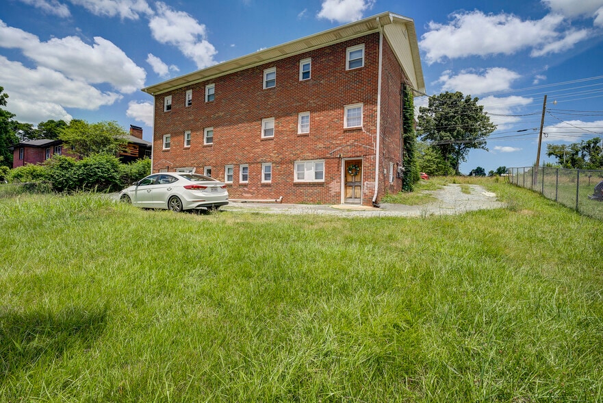 More Photos Of 3411 W Walnut St, Johnson City Apartments For Sale