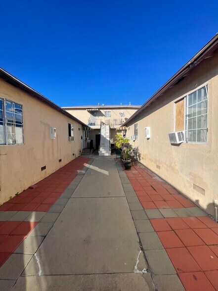 More Photos Of 16037 Gault St, Van Nuys Apartments For Sale