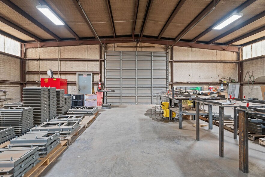 More Photos Of 3917 Clovis Rd, Lubbock Warehouse For Lease