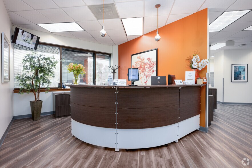 More Photos Of 806 Green Valley Rd, Greensboro Office Residential For Lease